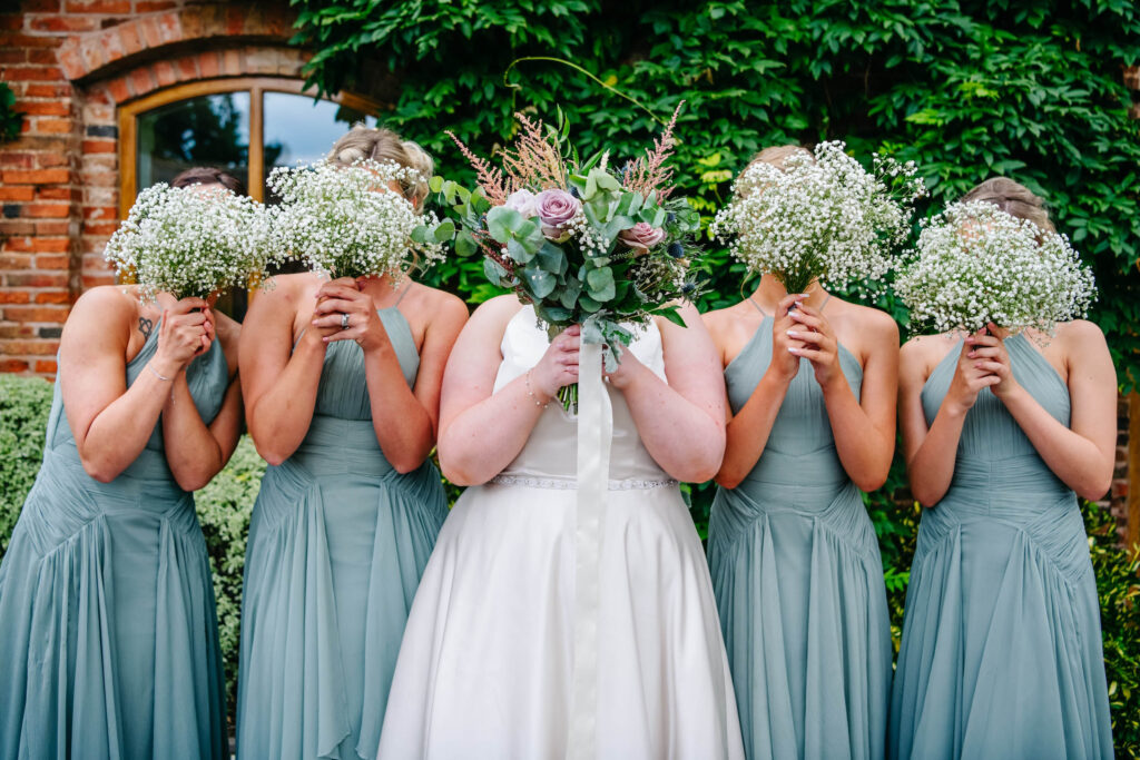 Relaxed Wedding Photographer - no cheesy moments